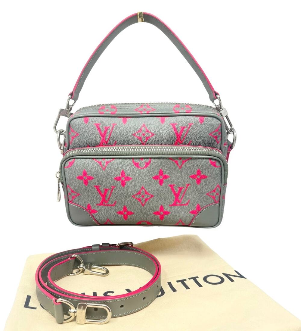 ✨🛍️ Louis Vuitton Limited Edition Nil Monogram Glow Crossbody Bag